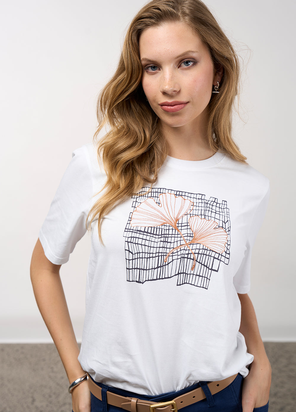 Outro Tee