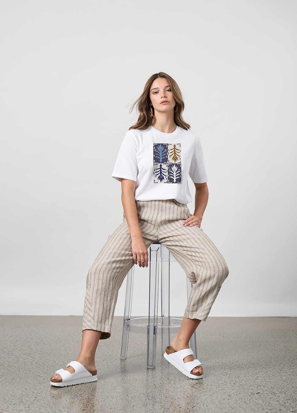 Outro Tee
